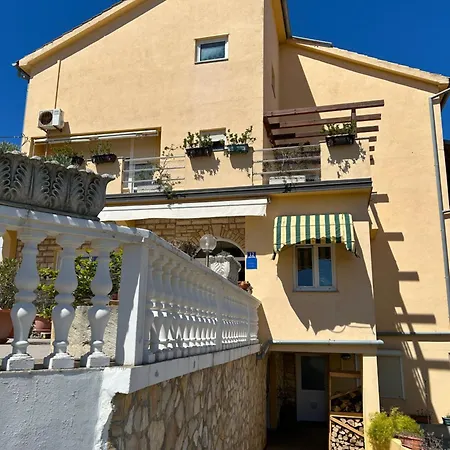 Rusev Guest house 3*