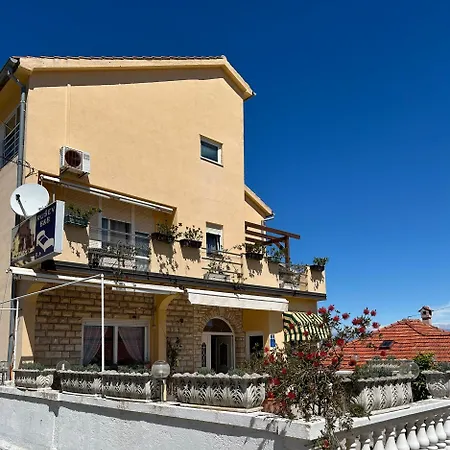 Rusev Guest house