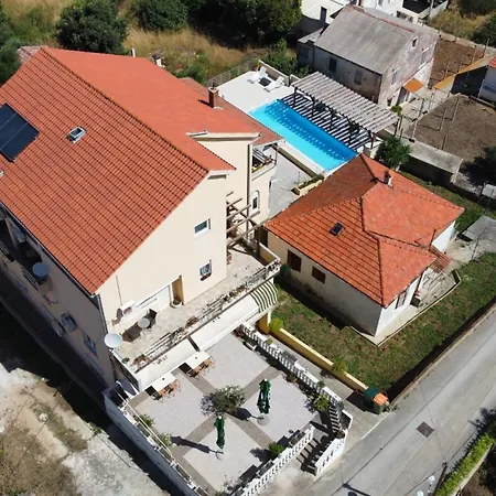 Rusev Gostinjska kuća 3*